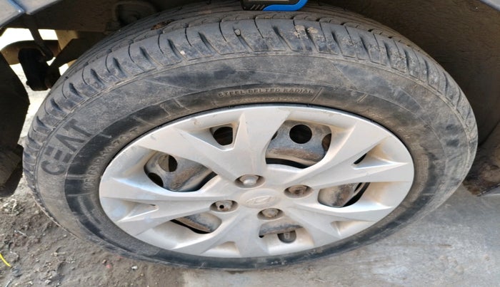 2014 Hyundai Grand i10 SPORTZ 1.2 KAPPA VTVT, Petrol, Manual, 71,523 km, tyre