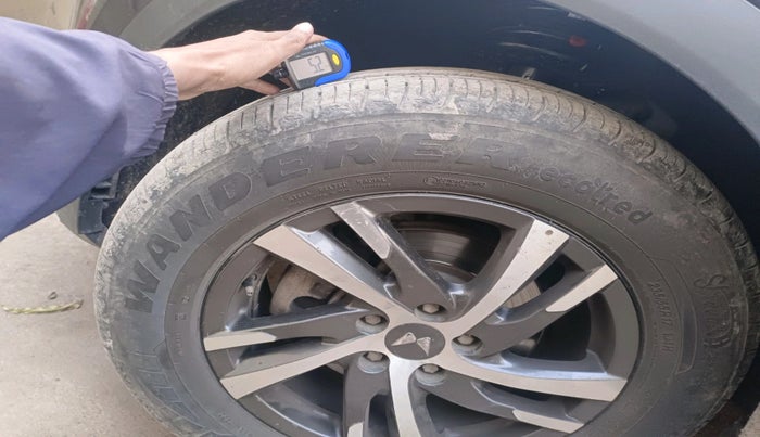 2022 Mahindra XUV700 AX 5 P MT 5 STR, Petrol, Manual, 42,442 km, tyre