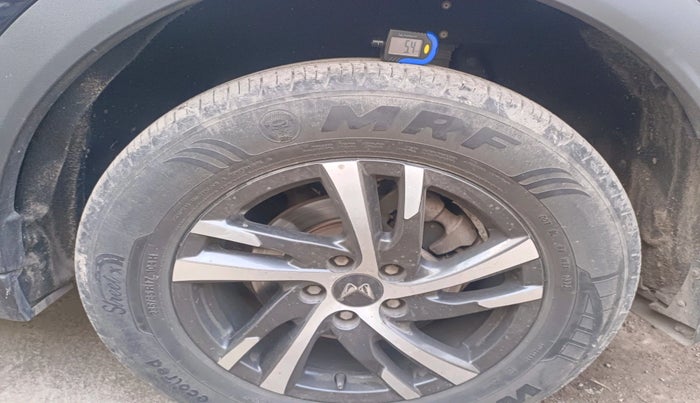 2022 Mahindra XUV700 AX 5 P MT 5 STR, Petrol, Manual, 42,442 km, tyre