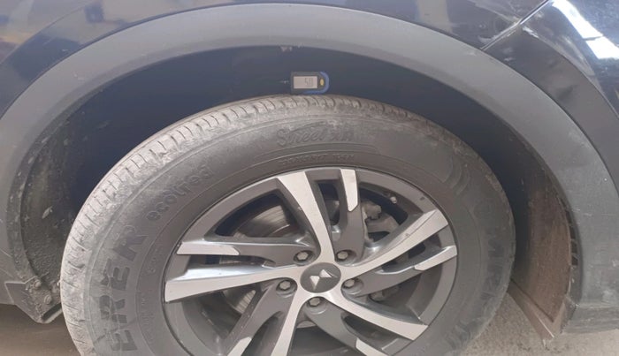 2022 Mahindra XUV700 AX 5 P MT 5 STR, Petrol, Manual, 42,442 km, tyre