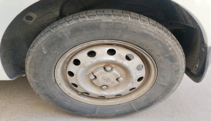 2011 Hyundai i10 ERA 1.1, Petrol, Manual, 1,90,496 km, tyre