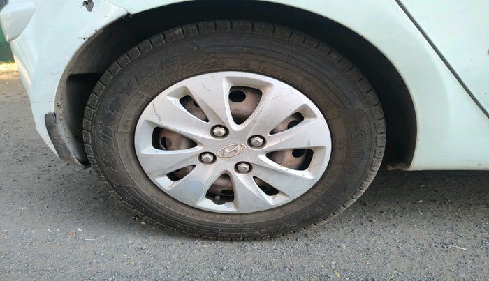 2012 Hyundai i10 MAGNA 1.2, Petrol, Manual, 1,08,092 km, tyre