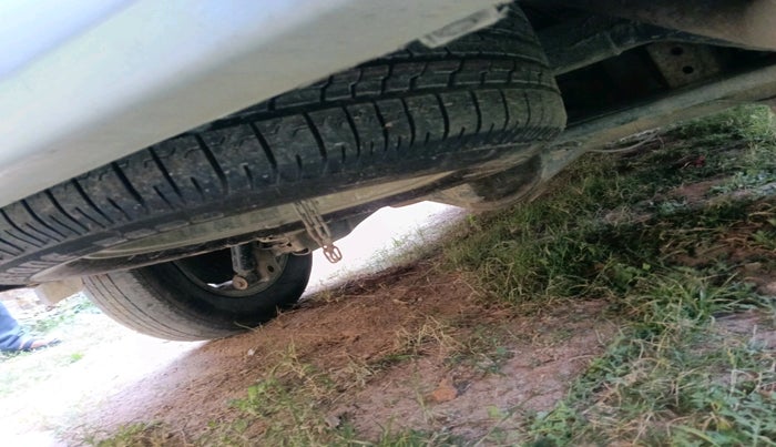 2012 Toyota Innova VX 2.5 8 STR, Diesel, Manual, 2,82,368 km, tyre