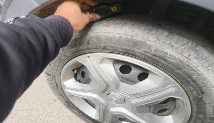 2020 Tata NEXON XZ PETROL, Petrol, Manual, 85,225 km, tyre