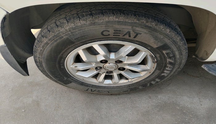 2016 Mahindra TUV300 T8, Diesel, Manual, 1,05,030 km, tyre