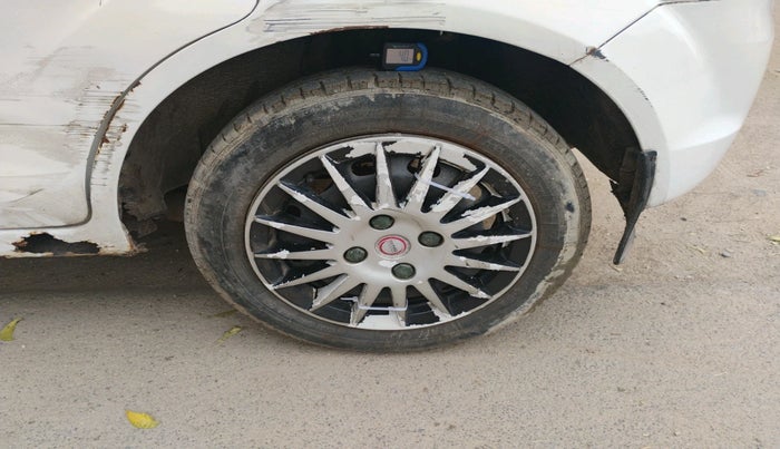 2010 Ford Figo ZXI 1.2 PETROL, Petrol, Manual, 73,159 km, tyre