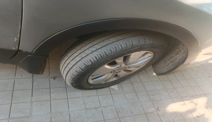 2015 Maruti S Cross ALPHA 1.3, Diesel, Manual, 1,44,831 km, tyre