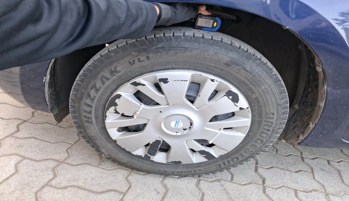 2022 Maruti Swift VXI, Petrol, Manual, 61,444 km, tyre