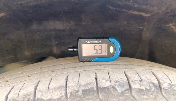 2013 Volvo XC 60 D4 KINETIC, Diesel, Automatic, 1,18,547 km, tyre