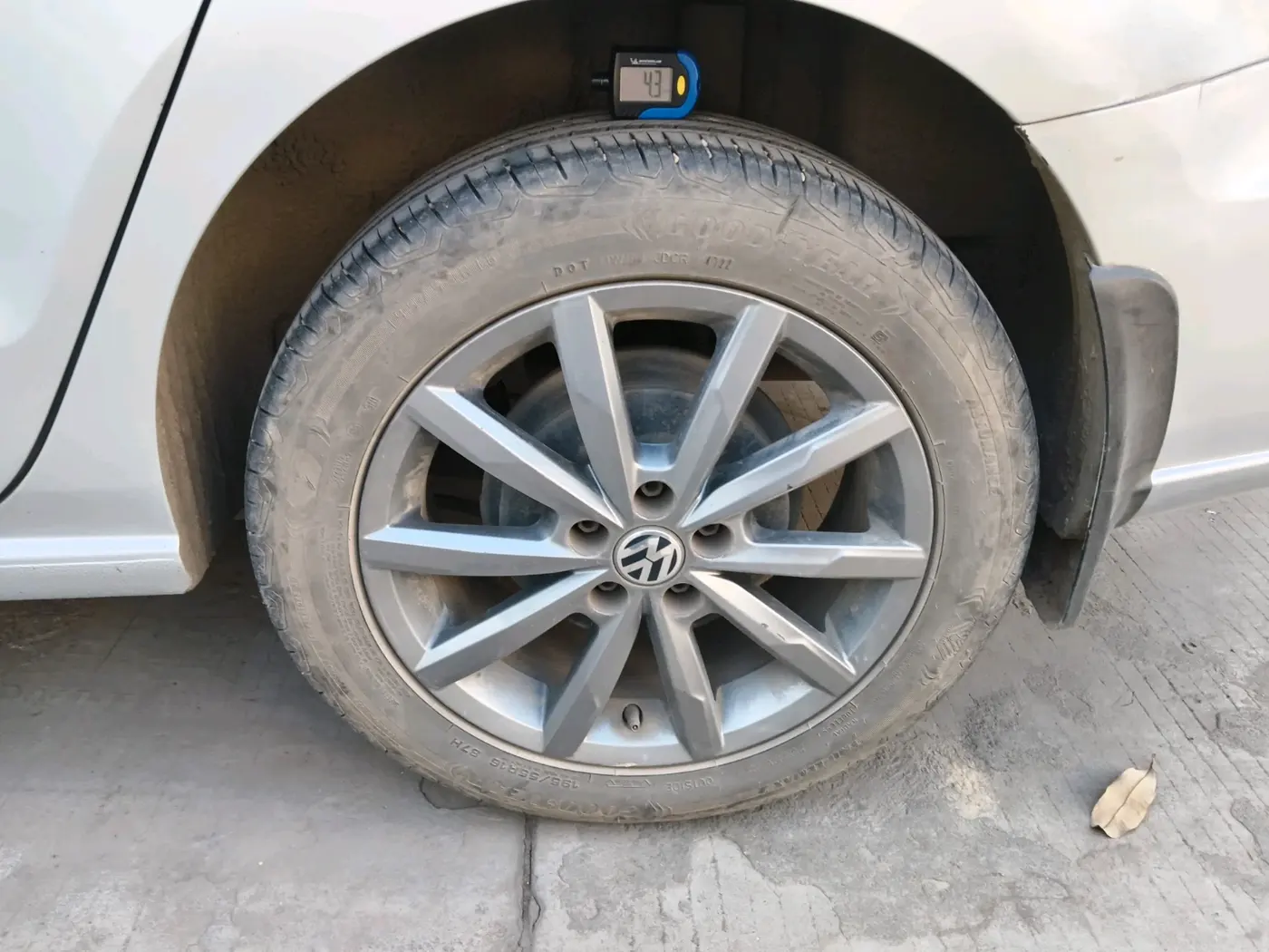 2018 Volkswagen Vento HIGHLINE PLUS 1.5 AT 16 ALLOY, Diesel, Automatic, 75,491 km, tyre