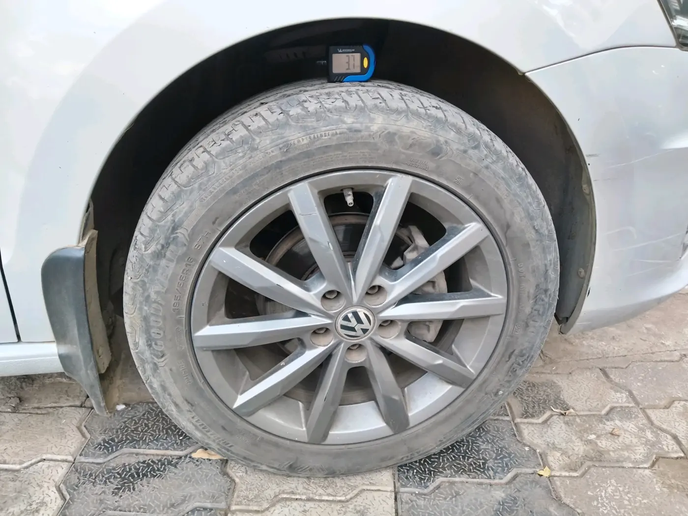 2018 Volkswagen Vento HIGHLINE PLUS 1.5 AT 16 ALLOY, Diesel, Automatic, 75,491 km, tyre