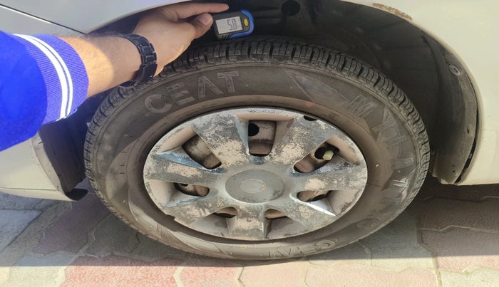 2011 Maruti Wagon R 1.0 LXI CNG, Petrol, Manual, 1,22,334 km, tyre