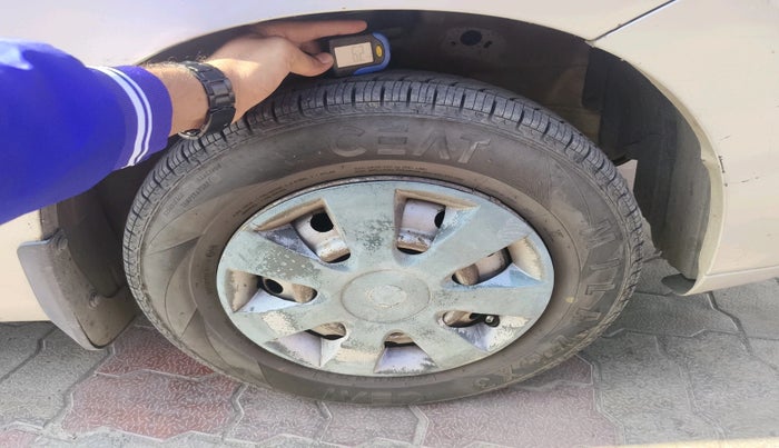 2011 Maruti Wagon R 1.0 LXI CNG, Petrol, Manual, 1,22,334 km, tyre