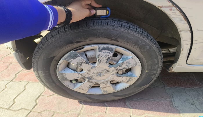 2011 Maruti Wagon R 1.0 LXI CNG, Petrol, Manual, 1,22,334 km, tyre