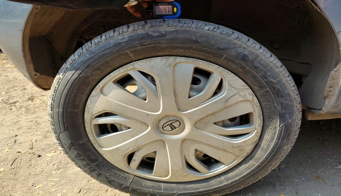 2013 Tata Indica Vista LX QUADRAJET, Diesel, Manual, 2,23,856 km, tyre