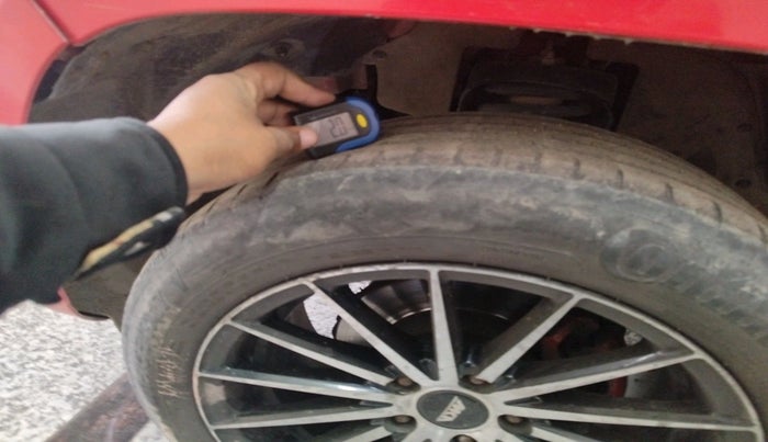 2019 Mahindra TUV300 T6 PLUS, Diesel, Manual, 96,722 km, tyre