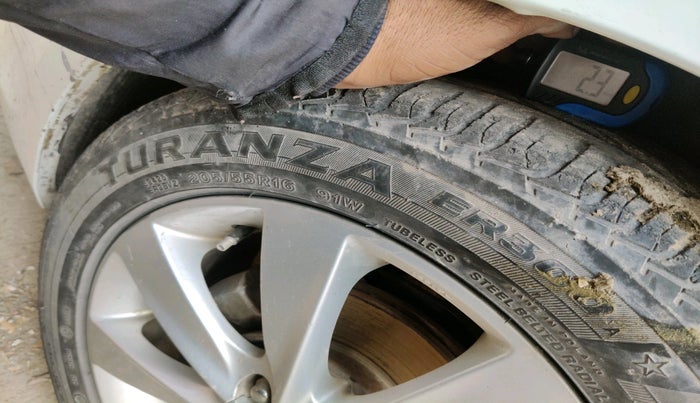 2011 Hyundai Verna FLUIDIC 1.6 VTVT SX OPT, Petrol, Manual, 1,42,597 km, tyre