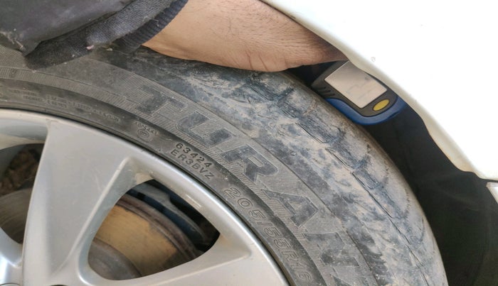 2011 Hyundai Verna FLUIDIC 1.6 VTVT SX OPT, Petrol, Manual, 1,42,597 km, tyre