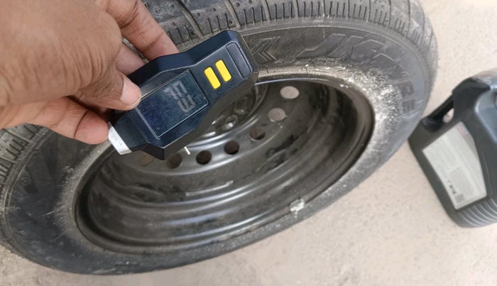 2018 Maruti Celerio VXI CNG, Petrol, Manual, 73,620 km, tyre