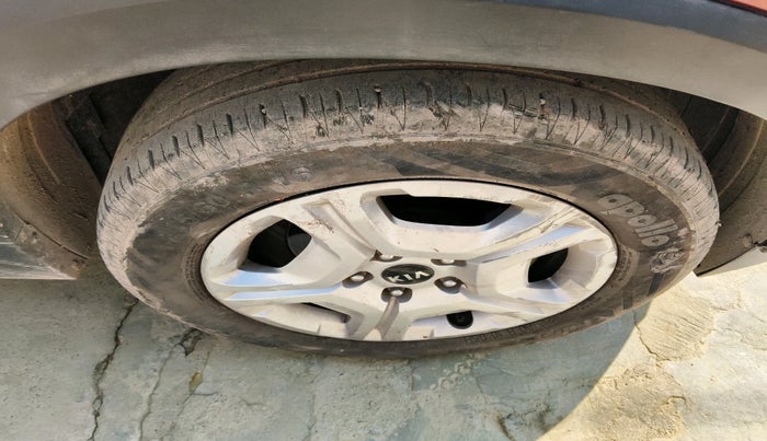 2020 KIA SONET HTK PLUS 1.2, Petrol, Manual, 92,824 km, tyre