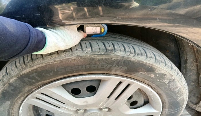 2012 Honda Jazz 1.2L I-VTEC BASE, Petrol, Manual, 1,09,131 km, tyre