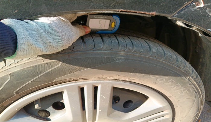 2012 Honda Jazz 1.2L I-VTEC BASE, Petrol, Manual, 1,09,131 km, tyre