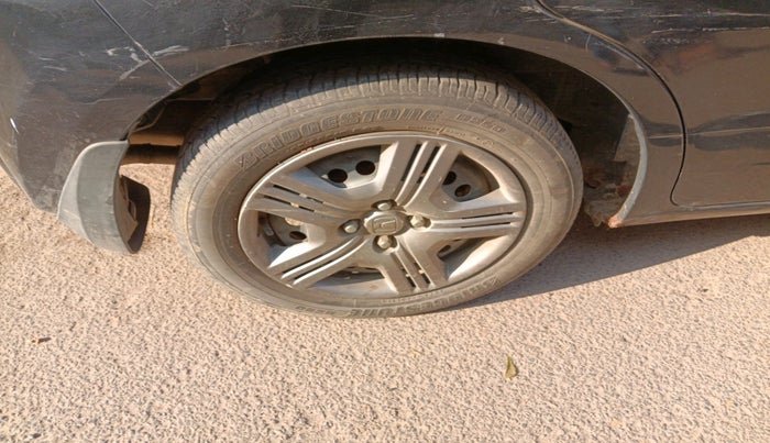 2012 Honda Jazz 1.2L I-VTEC BASE, Petrol, Manual, 1,09,131 km, tyre