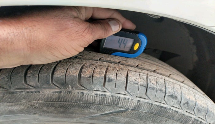 2015 Honda City 1.5L I-VTEC V MT, Petrol, Manual, 1,21,743 km, tyre