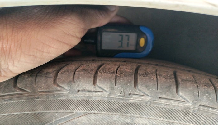 2015 Honda City 1.5L I-VTEC V MT, Petrol, Manual, 1,21,743 km, tyre