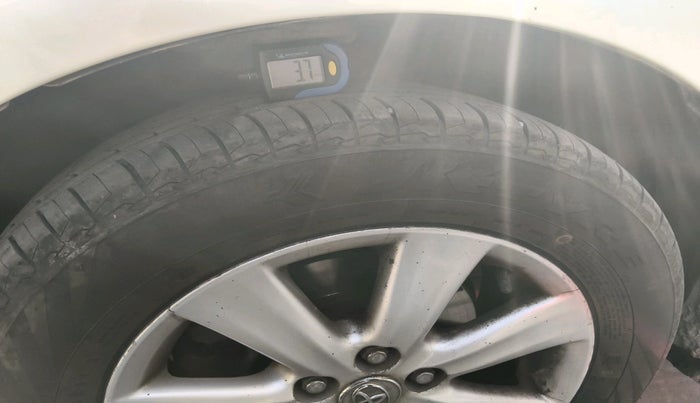 2012 Toyota Corolla Altis G DIESEL, Diesel, Manual, 2,16,647 km, tyre