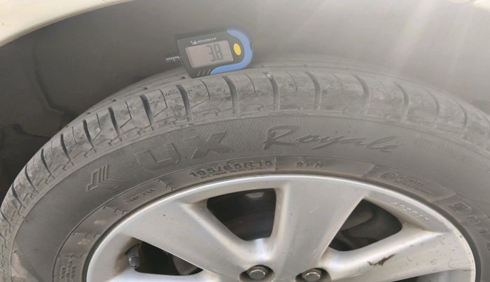 2012 Toyota Corolla Altis G DIESEL, Diesel, Manual, 2,16,647 km, tyre