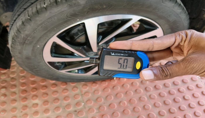 2023 Volkswagen VIRTUS TOPLINE TSI 1.0 MT, Petrol, Manual, 16,836 km, tyre