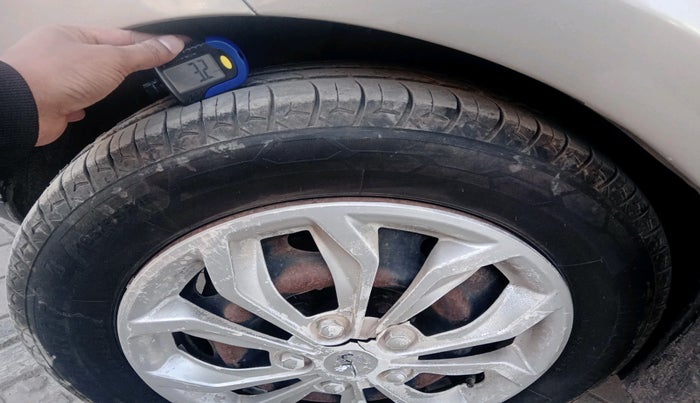 2016 Tata Zest XMS PETROL, Petrol, Manual, 1,66,078 km, tyre