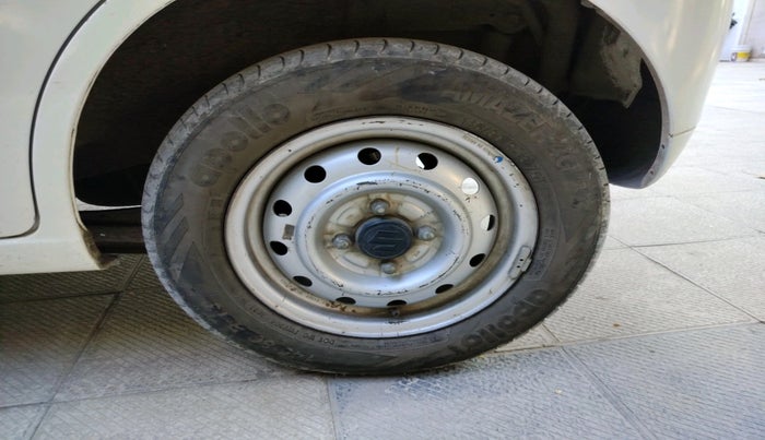 2015 Maruti Wagon R 1.0 LXI CNG, Petrol, Manual, 1,15,337 km, tyre