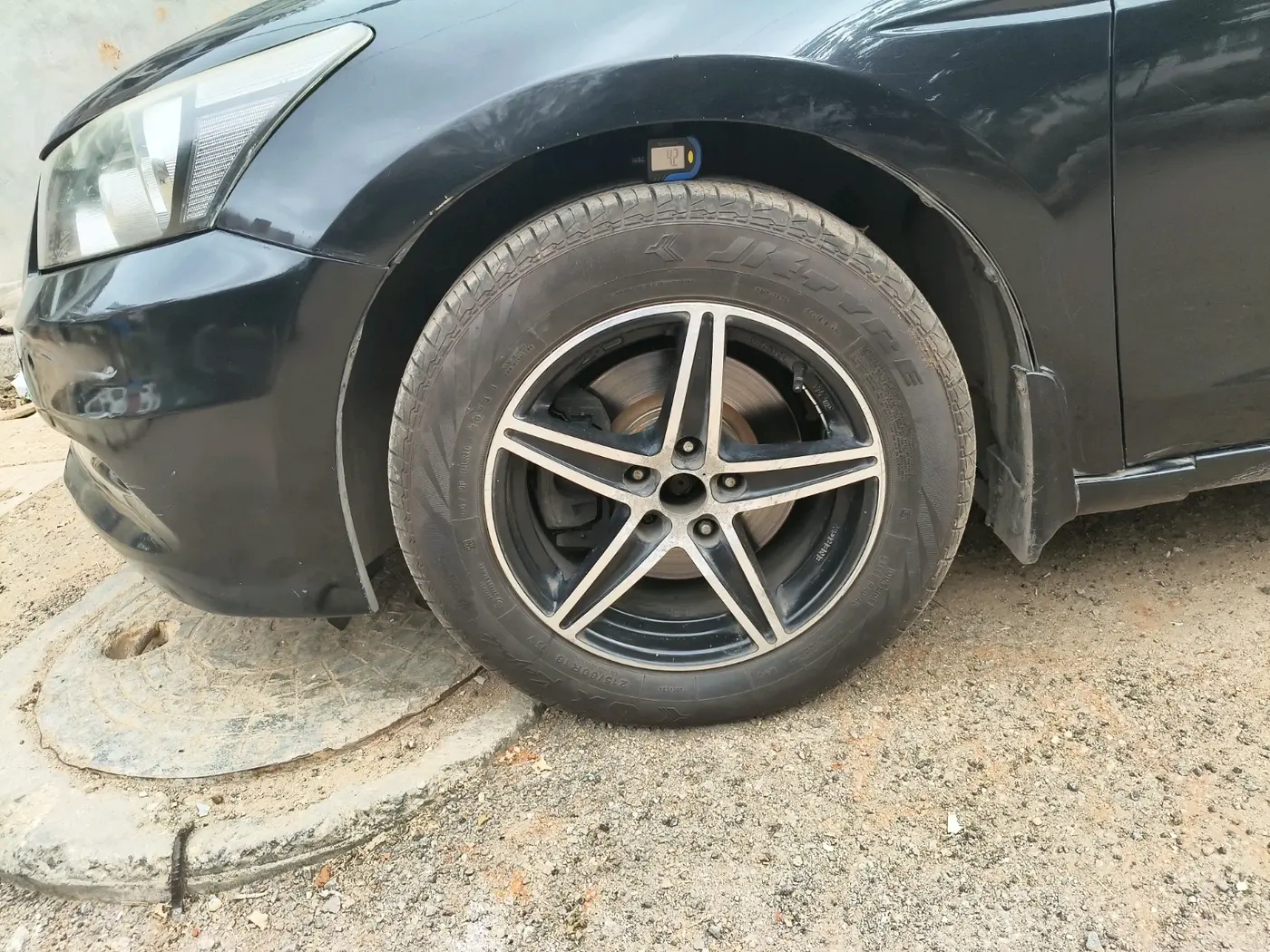 2012 Honda Accord 2.4L I-VTEC AT, Petrol, Automatic, 1,38,207 km, tyre