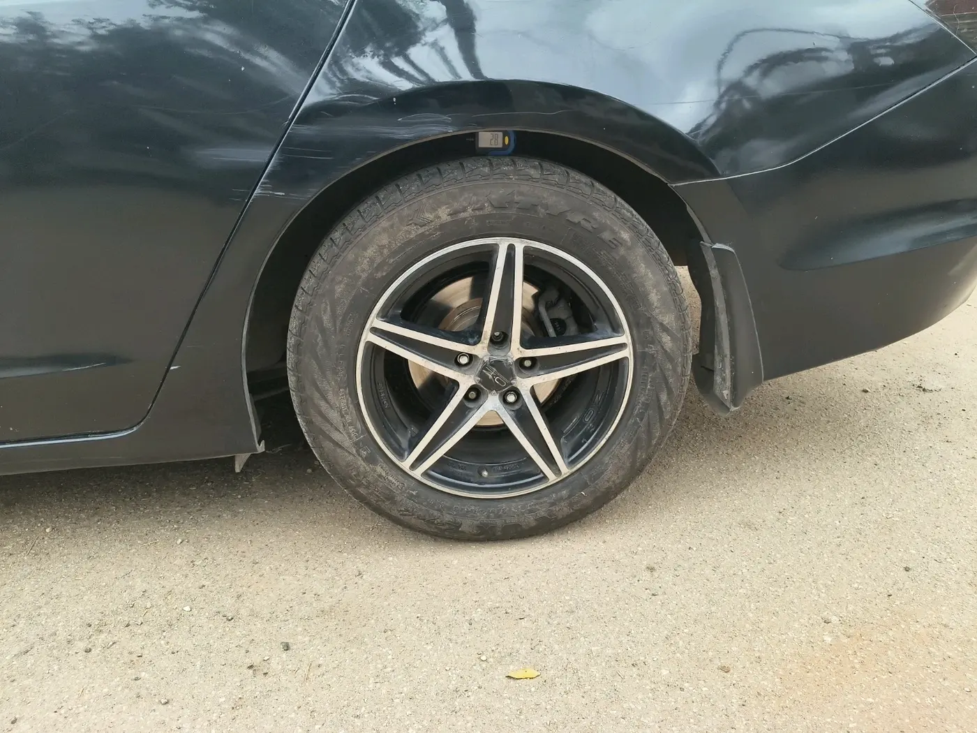 2012 Honda Accord 2.4L I-VTEC AT, Petrol, Automatic, 1,38,207 km, tyre