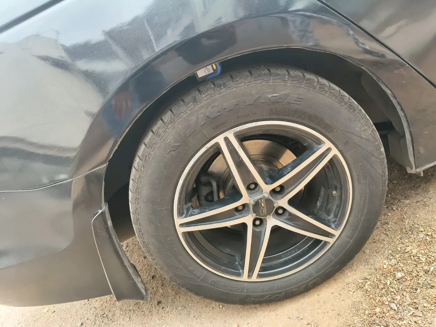 2012 Honda Accord 2.4L I-VTEC AT, Petrol, Automatic, 1,38,207 km, tyre