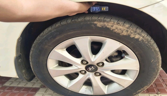 2015 Hyundai Verna FLUIDIC 4S 1.6 VTVT S, Petrol, Manual, 63,668 km, tyre