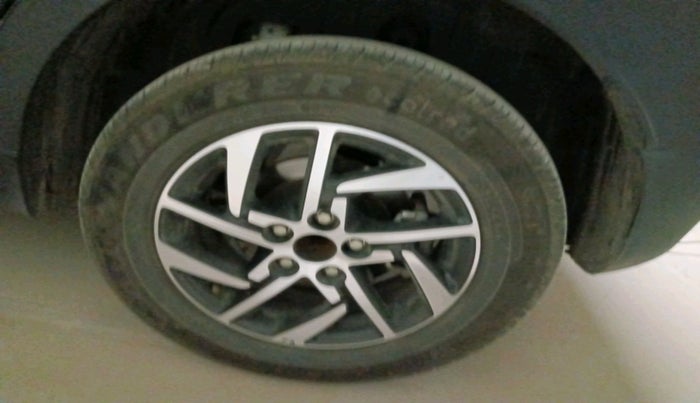 2024 Mahindra XUV 3XO AX5 1.2 L TCMPFi, Petrol, Manual, 18,810 km, tyre