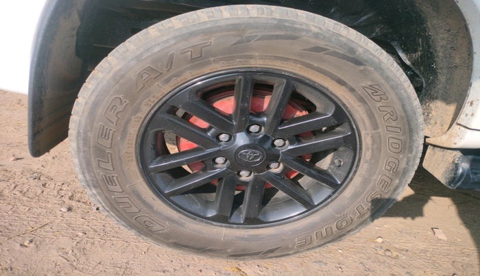 2014 Toyota Fortuner 3.0 4X2 MT, Diesel, Manual, 1,58,789 km, tyre