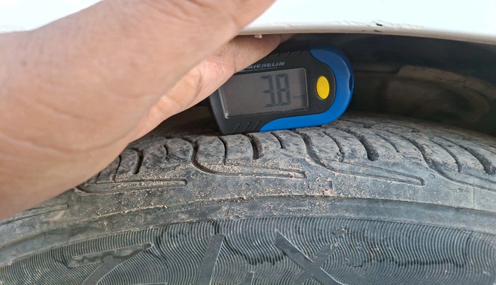 2014 Hyundai i10 MAGNA 1.1, Petrol, Manual, 82,795 km, tyre