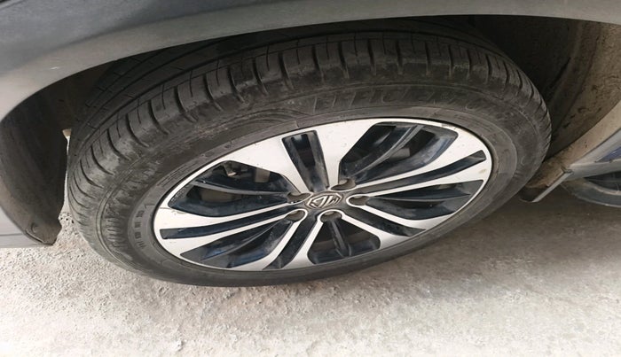 2021 MG HECTOR PLUS SHARP 1.5 PETROL TURBO HYBRID MT 6-STR, Petrol, Manual, 63,526 km, tyre