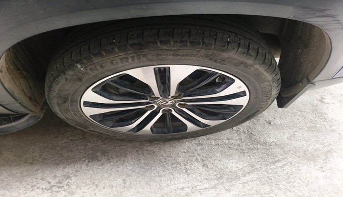 2021 MG HECTOR PLUS SHARP 1.5 PETROL TURBO HYBRID MT 6-STR, Petrol, Manual, 63,526 km, tyre