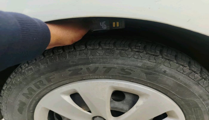 2012 Hyundai i10 MAGNA 1.2, Petrol, Manual, 1,02,636 km, tyre