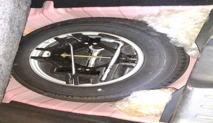 2020 Tata ALTROZ XZ PETROL, Petrol, Manual, 31,509 km, tyre