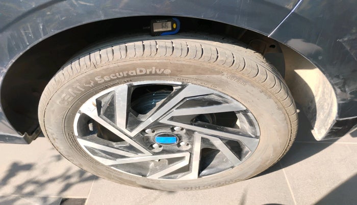 2024 Hyundai NEW I20 ASTA (O) 1.2 IVT, Petrol, Automatic, 4,833 km, tyre