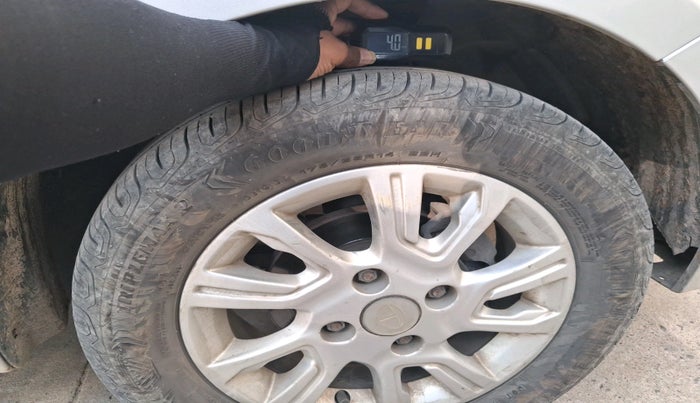 2016 Tata Tiago XZ PETROL, Petrol, Manual, 1,04,829 km, tyre