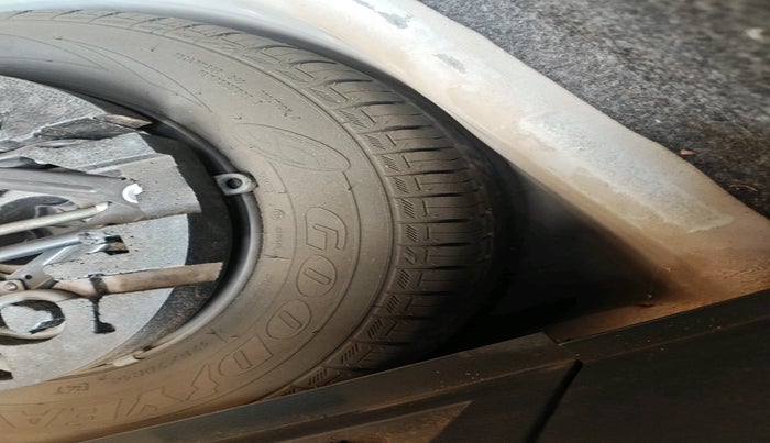 2016 Volkswagen Polo COMFORTLINE 1.2L, Petrol, Manual, 62,592 km, tyre