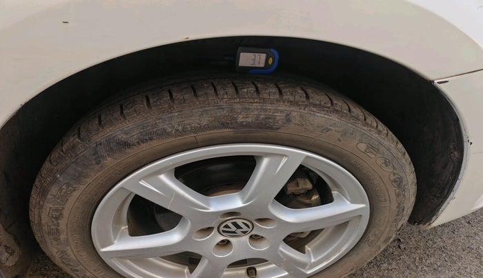 2016 Volkswagen Polo COMFORTLINE 1.2L, Petrol, Manual, 62,592 km, tyre