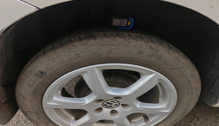 2016 Volkswagen Polo COMFORTLINE 1.2L, Petrol, Manual, 62,592 km, tyre